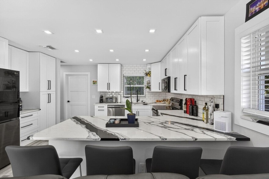 Building Photo - 2388 S Wallen Dr