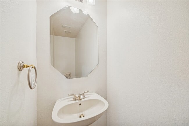 Building Photo - 15614 Stone Gables Ln