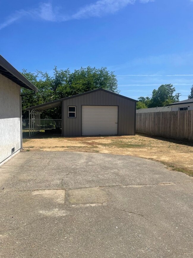 Building Photo - WONDERFUL HOME LOCATED IN KUTRAS TRACT!