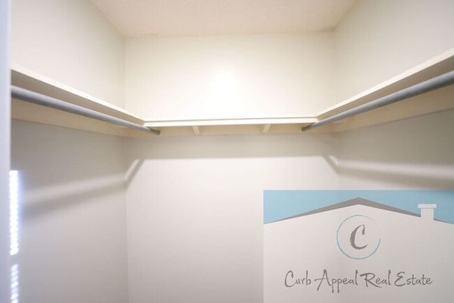Building Photo - Utilities included plus cable and internet!! Newly renovated 1 bed/1 bath apt - HUD accepted!!