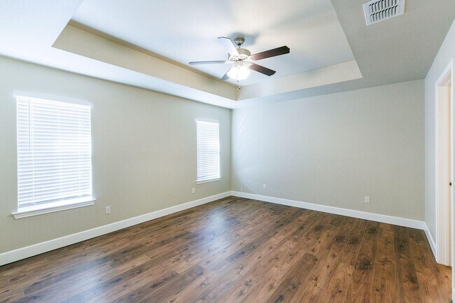 Building Photo - 9804 Avenue V