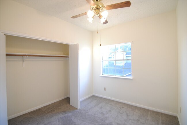 Building Photo - 43 E Park W Dr