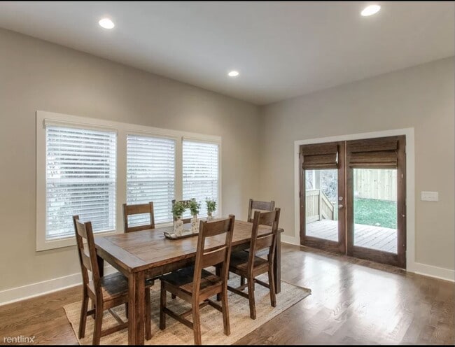 Building Photo - 4 br, 2.5 bath House - 421 Moore Avenue B