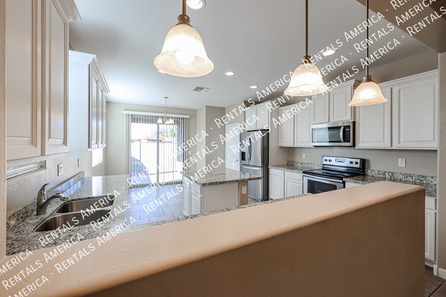 Building Photo - 7526 S 28th Pl