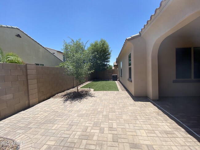 Building Photo - 3533 S Washington St