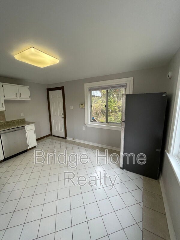 Building Photo - 2404 S 18th St
