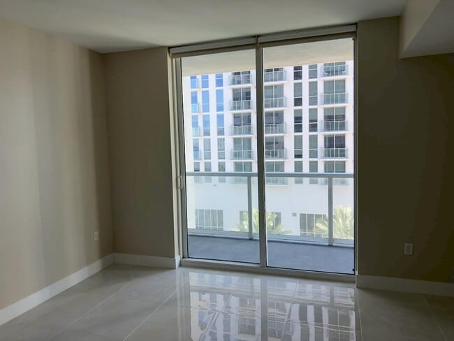 Building Photo - 253 NE 2nd St