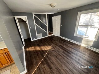 Building Photo - 6 Hilltop Rd