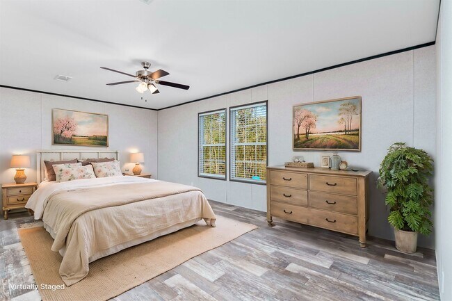 Building Photo - Huge 5 Bedroom 3 Bathroom Hastings Home Located w/ 1 Acre