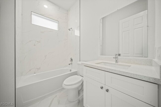 Building Photo - 9 NW 14th Pl