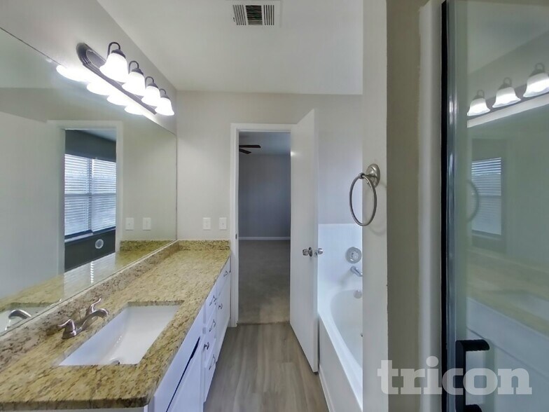 Building Photo - 10734 Tiger Grove