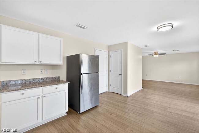 Building Photo - 921 Jacaranda Pkwy E