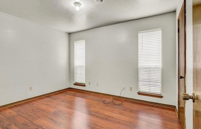 Building Photo - 1119 Meadowvale Dr