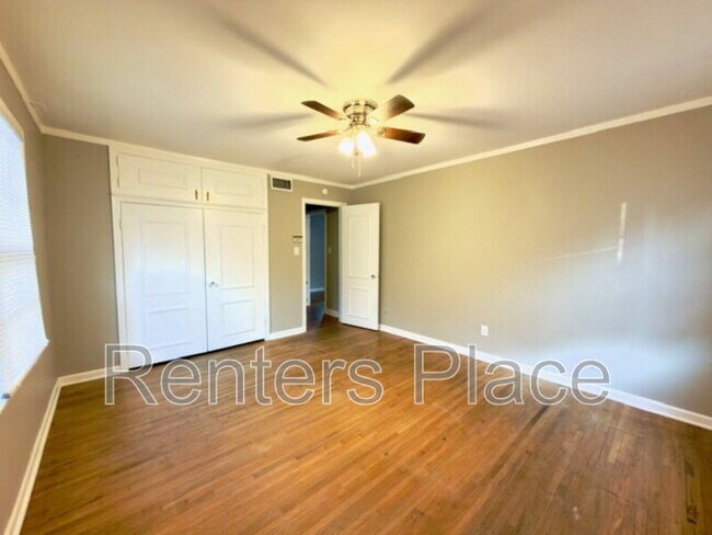 Building Photo - 3315 S Lewis Ave