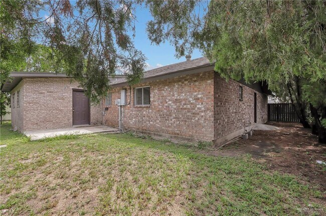 Building Photo - 23 E Helmer St