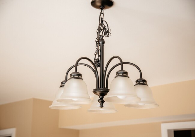 Building Photo - 465 Sunday Dr