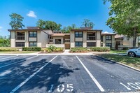 Building Photo - 105 Woodlake Wynde