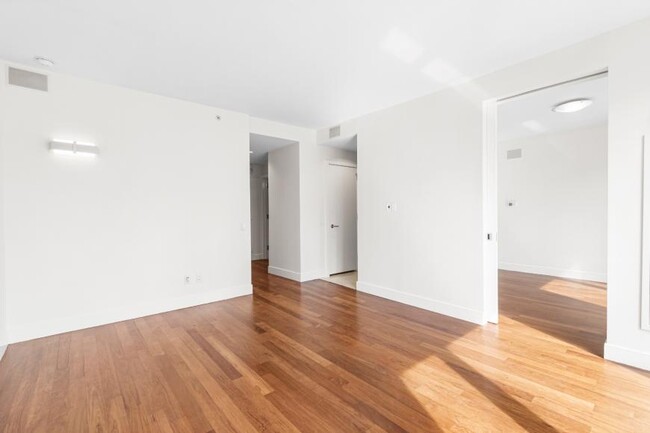 Building Photo - 2 bedroom in New York NY 10022
