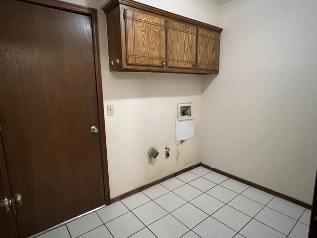 Building Photo - 7903 Debar Cir