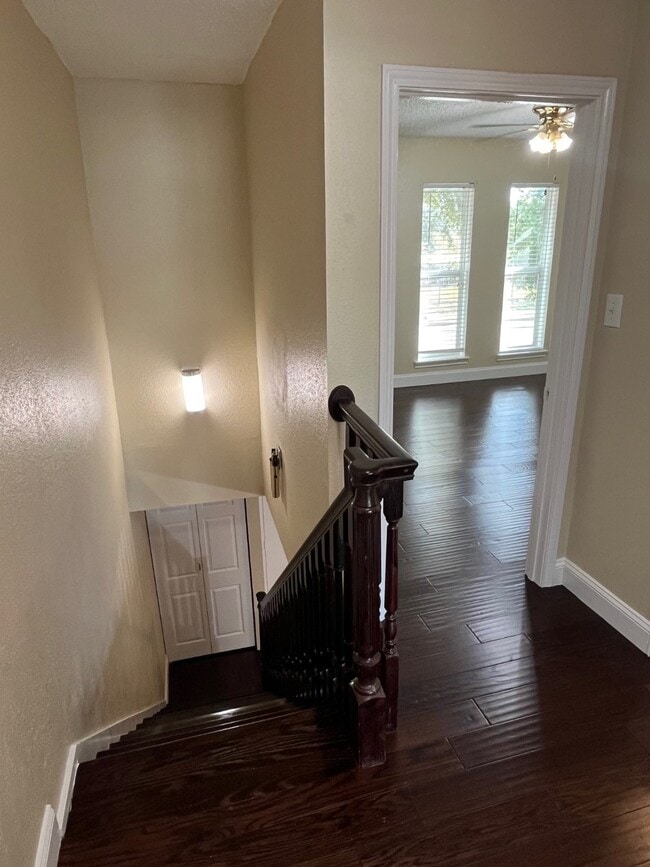 Building Photo - 6416 Bankside Dr