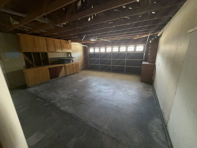 Building Photo - Spacious 4 Bed / 2 Bath Home with Loft, Fireplace & Beautiful Outdoor Entertaining Area!