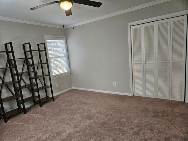 Building Photo - Gillcreek at Forest Lake