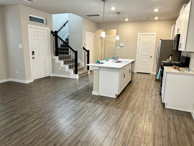 Building Photo - 3113 Moontide Ln