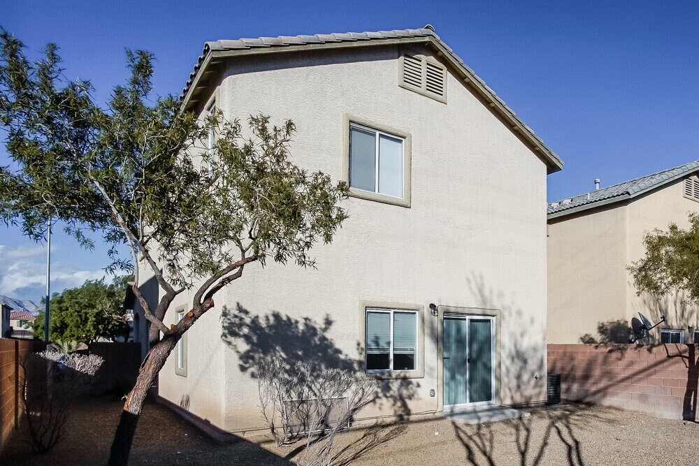 Building Photo - 37 Rosa Rosales Ct