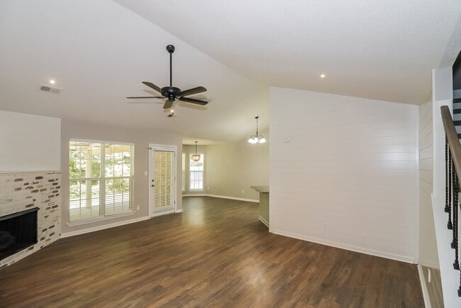 Building Photo - 8331 Grayce Dr