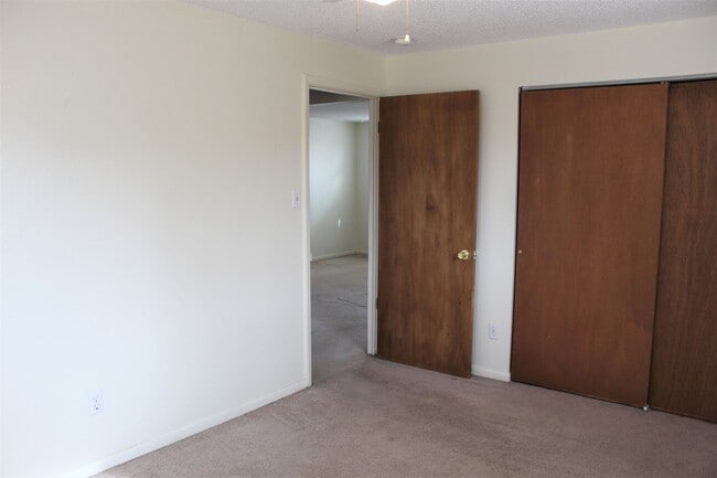 Building Photo - Spacious 2-Bedroom, 1-Bathroom Apartment in a Quiet Longmont 4-Plex! Available NOW!