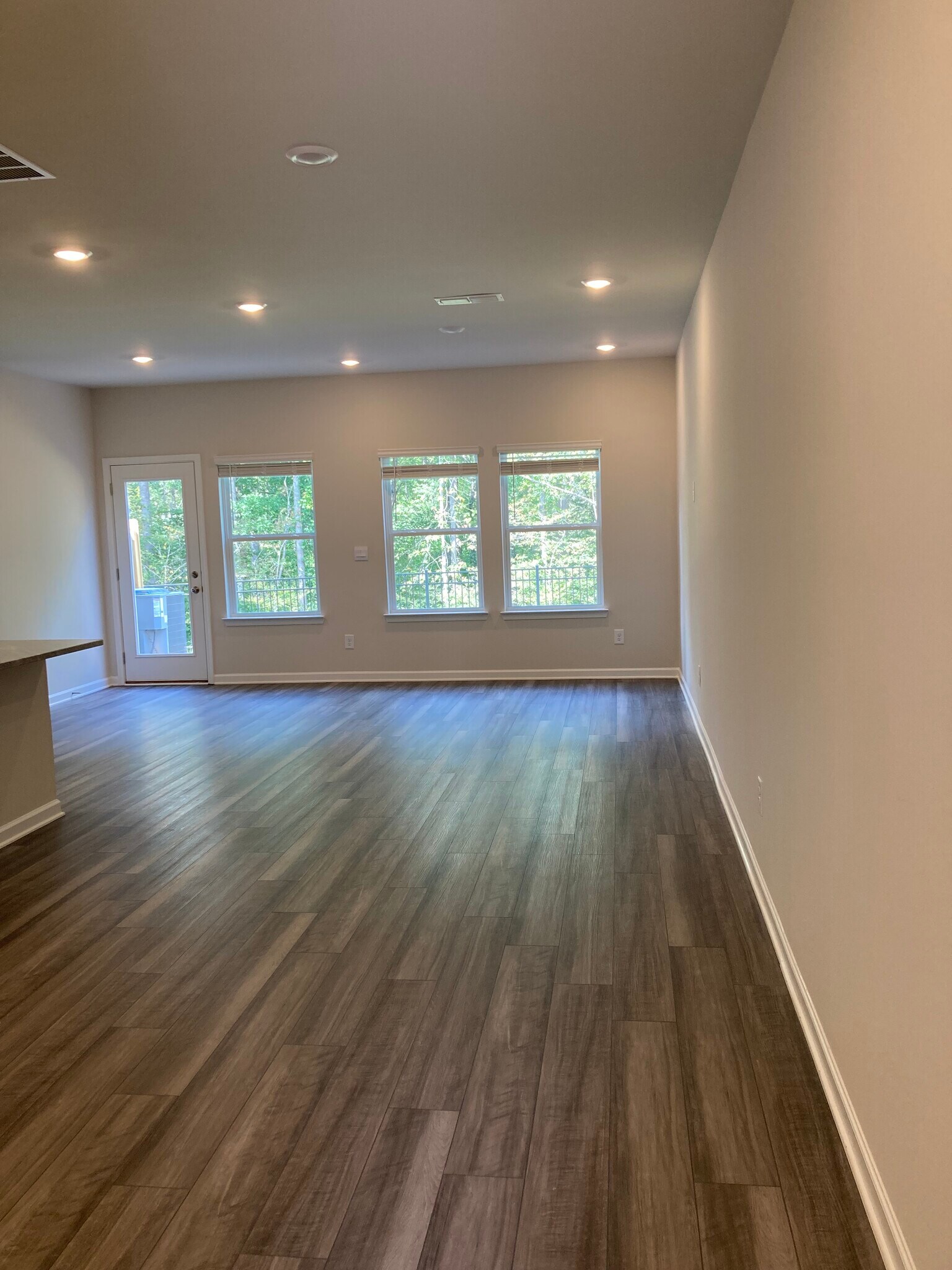 Building Photo - 354 Timberland Ave