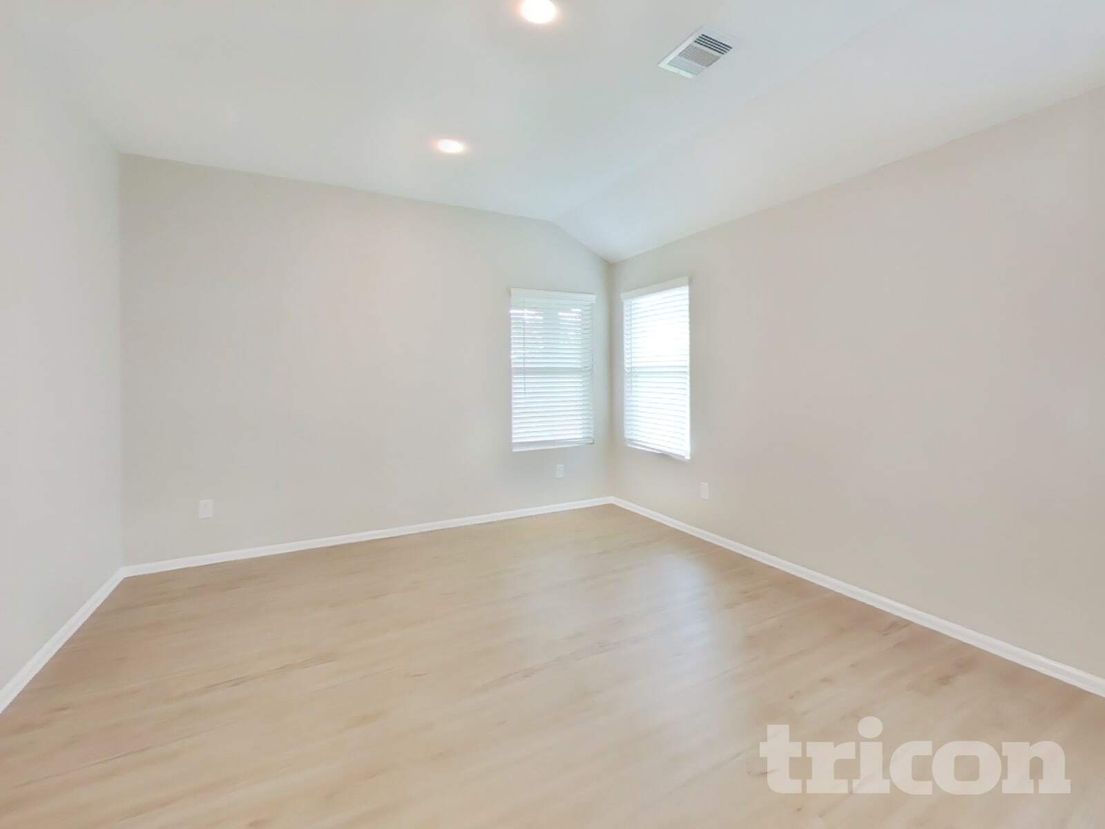 Building Photo - 1911 Ballesteros St