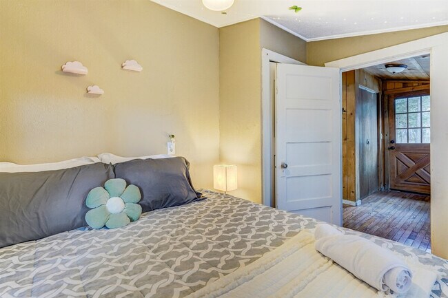 Building Photo - 9415 Ute Rd