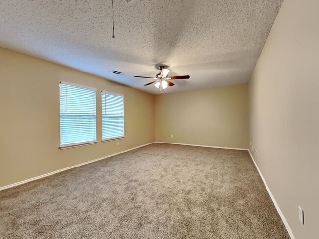 Building Photo - 7205 Silktree Ct