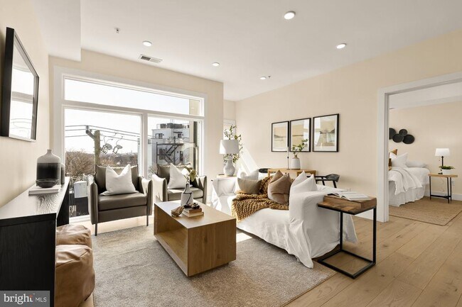 Building Photo - 927 Kennedy St NW