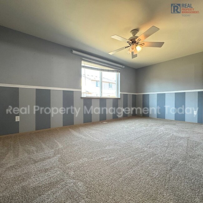 Building Photo - Great 3 bedroom home available NOW Close T...
