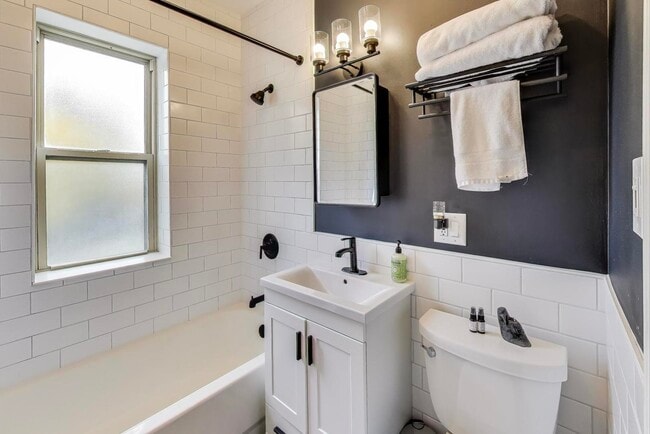 Building Photo - 600 N La Grange Rd