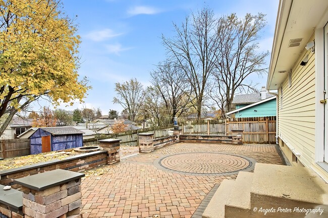 Building Photo - 1219 Brentwood Dr