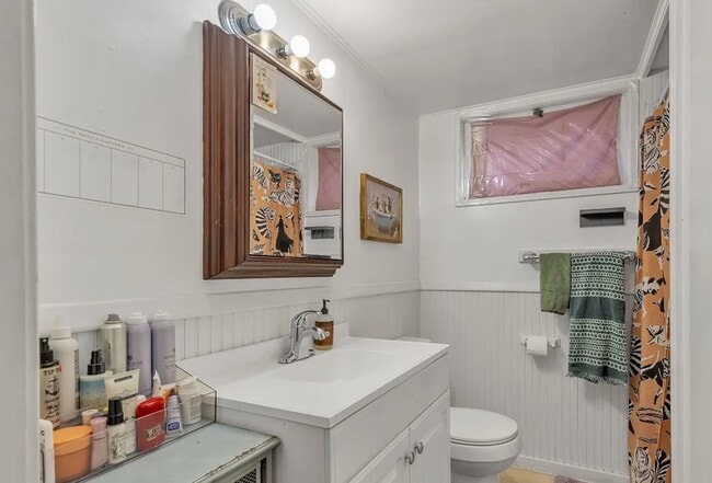 Building Photo - Private 1 bedroom