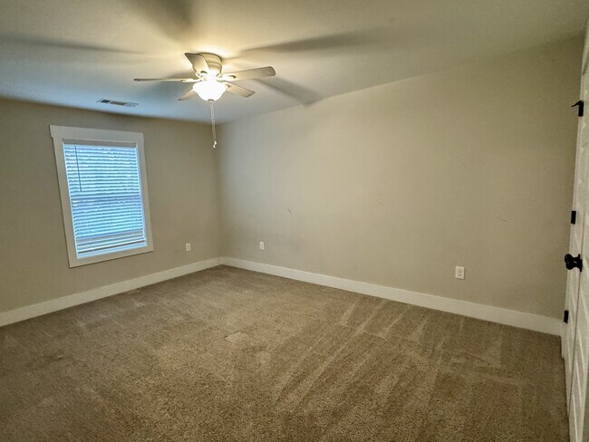 Building Photo - 200 Banks St