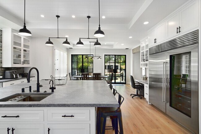 Building Photo - 28845 Countryside Dr