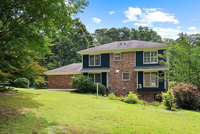 Building Photo - 2340 Castleridge Ct