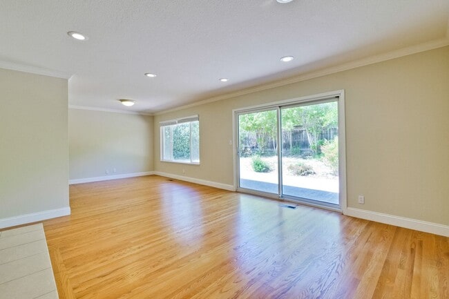 Building Photo - Spacious Home l Massive 12,525 Sq Ft Lot l...