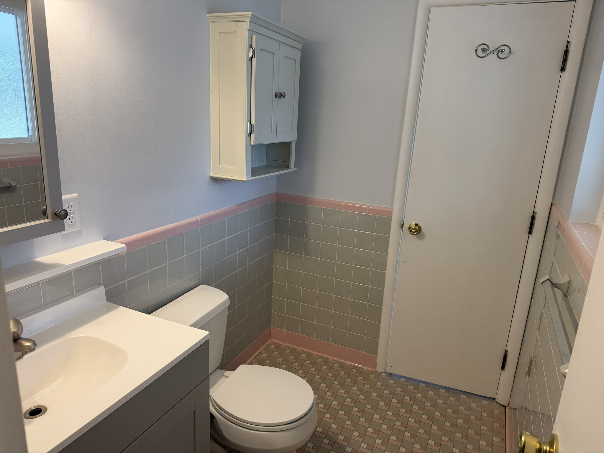 Building Photo - 6930 Euclid Ave