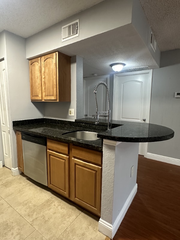 Building Photo - 2810 N Oakland Forest Dr