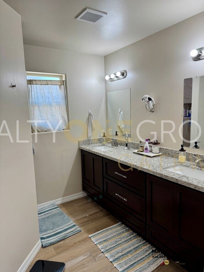 Building Photo - Enjoy those Arizona Sunset in this Three B...
