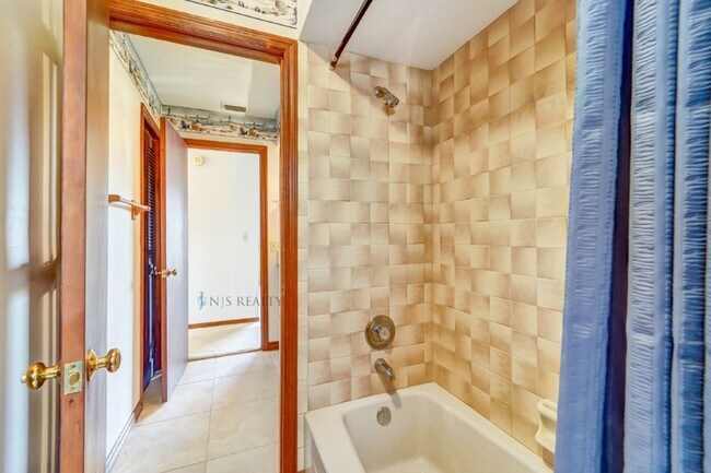 Building Photo - 5060 Porpoise Pl