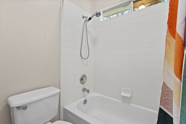 Building Photo - 5950 Mesa Verde Cir