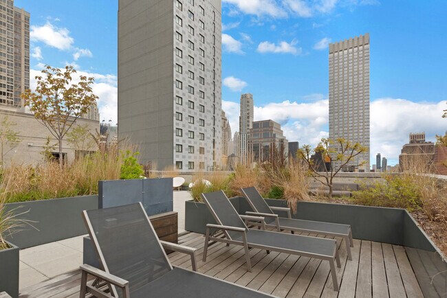 Building Photo - 68 W 37th St