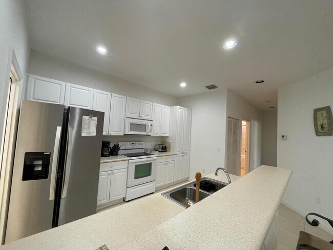 Building Photo - 1833 Pelican Dr